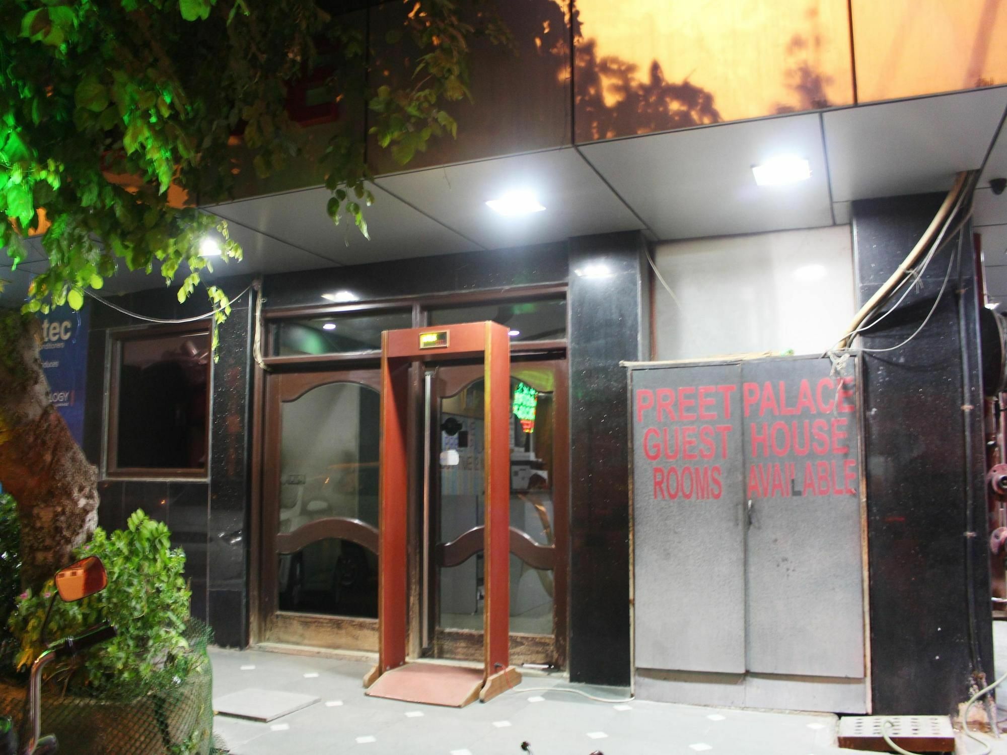Oyo 2705 Hotel Preet Palace Nové Dillí Exteriér fotografie